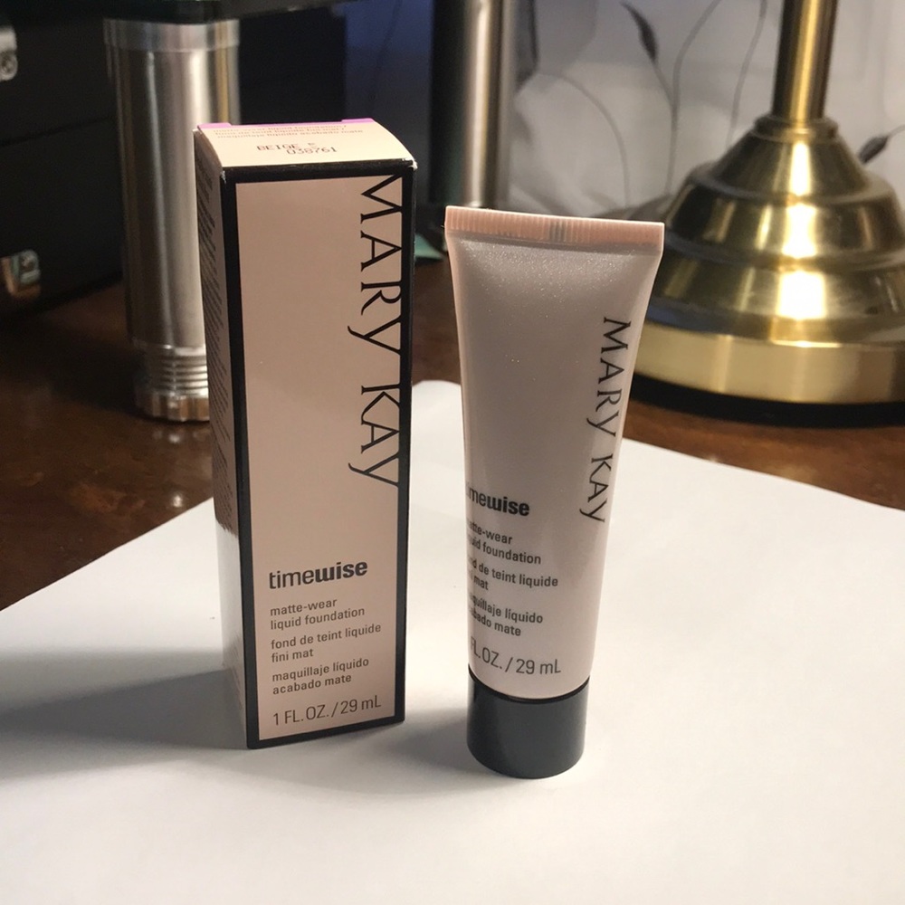 Mary Kay  - Beige 5 - Matte Wear Liquid Foundation